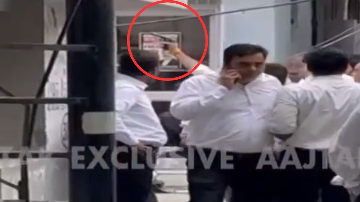 दिल्ली की तीस हजारी कोर्ट में फायरिंग