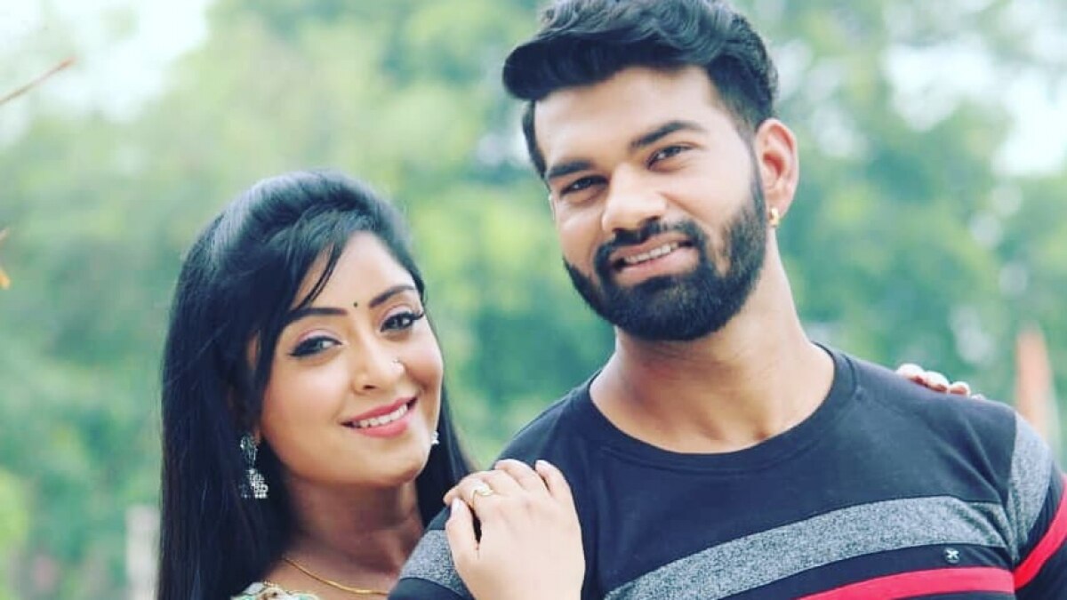 आकाश यादव, शुभी शर्मा 