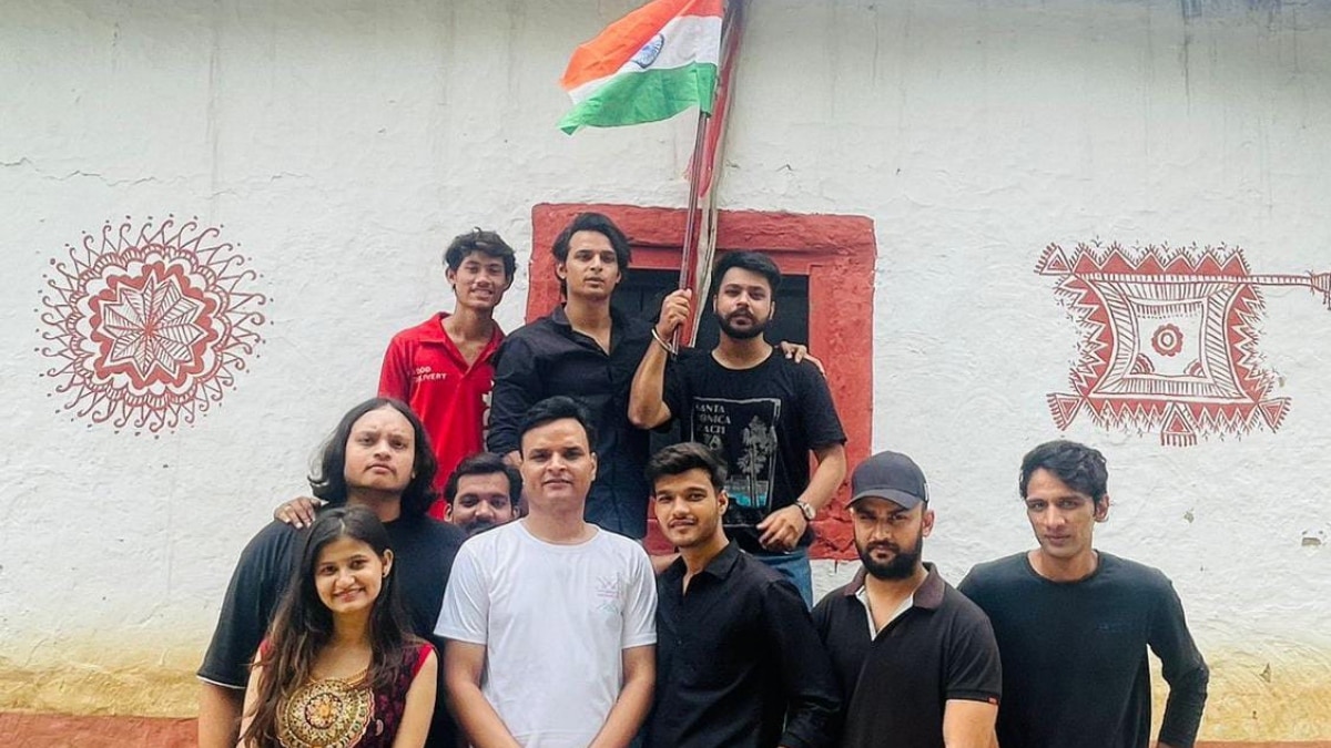 नुक्कड़ नाटक किया गया 