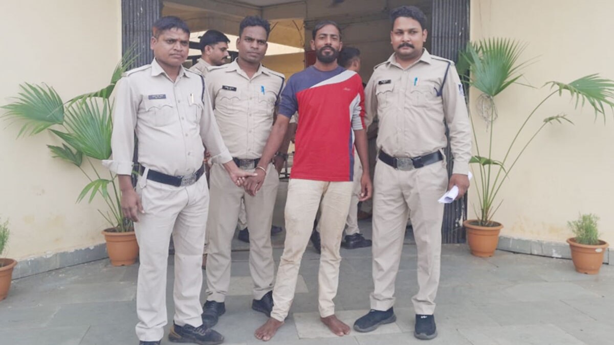 दो चाचाओं की हत्या करने वाला भतीजा गिरफ्तार 