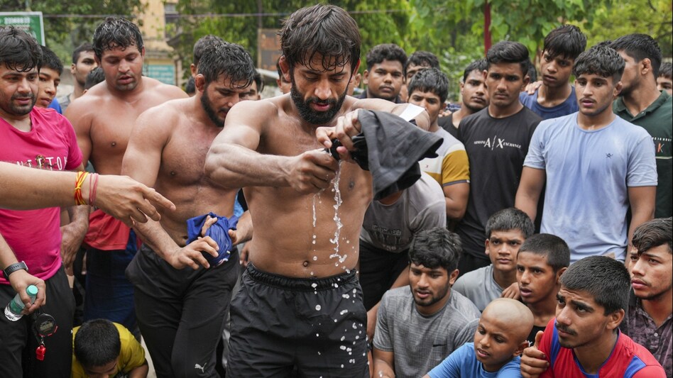 United World Wrestling suspended the membership of Wrestling Federation of India