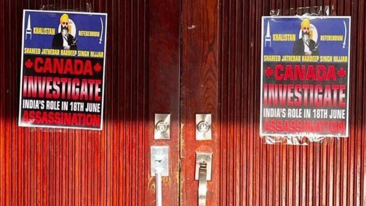 मंदिर के गेट पर खालिस्तानी समर्थकों द्वारा लगाया गया पोस्टर