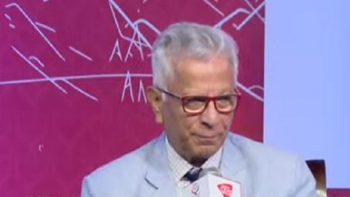 इंडिया टुडे 'स्टेट ऑफ द स्टेट: उत्तराखंड फर्स्ट' समिट में बोलते समाजशास्त्री दीपांकर गुप्ता 