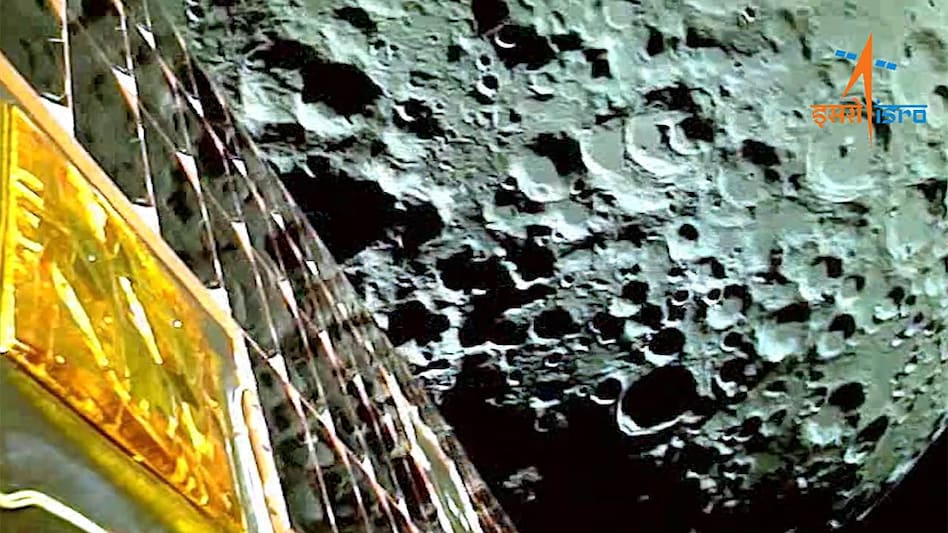 Chandrayaan-3: चांद पर इतने गड्ढे क्यों हैं... जान लीजिए ये बड़ी वजहें -  First image of moon by chandrayaan 3 why there are lot of craters ssc -  AajTak