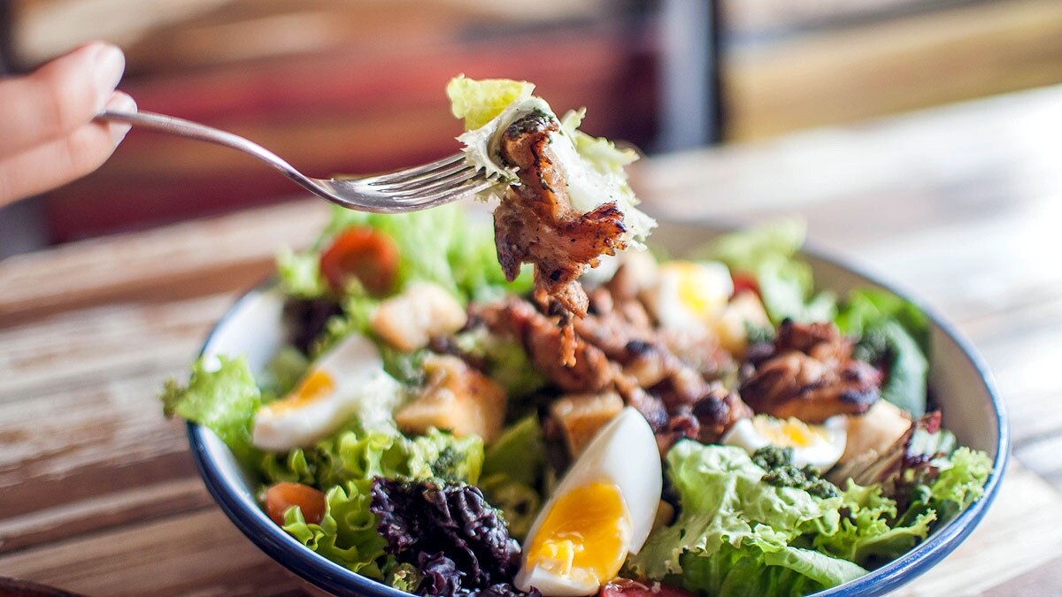 इंसान जितने जानवरों का शोषण करता है, उनमें से 55 फीसदी का इस्तेमाल भोजन के लिए करता है. (सभी फोटोः गेटी)