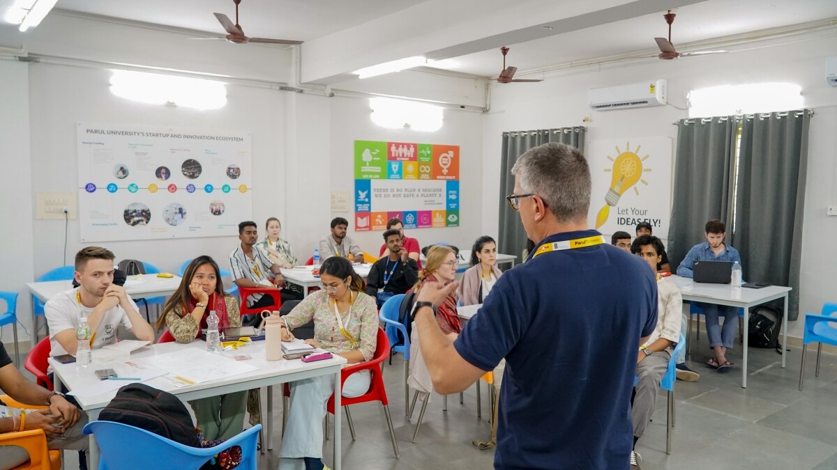 मैनेजमेंट के अलग-अलग पहलुओं से जुड़ी शिक्षा को अंतरराष्ट्रीय गठजोड़ से बढ़ाया जा रहा है