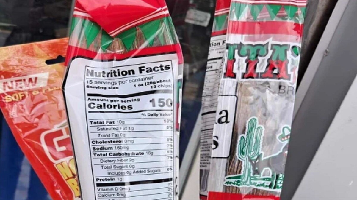 पौष्टिक झाड़ू...! दुकान में रखी झाड़ू पर लिखा था पूरा कैलोरी चार्ट, तस्वीर होने लगी वायरल