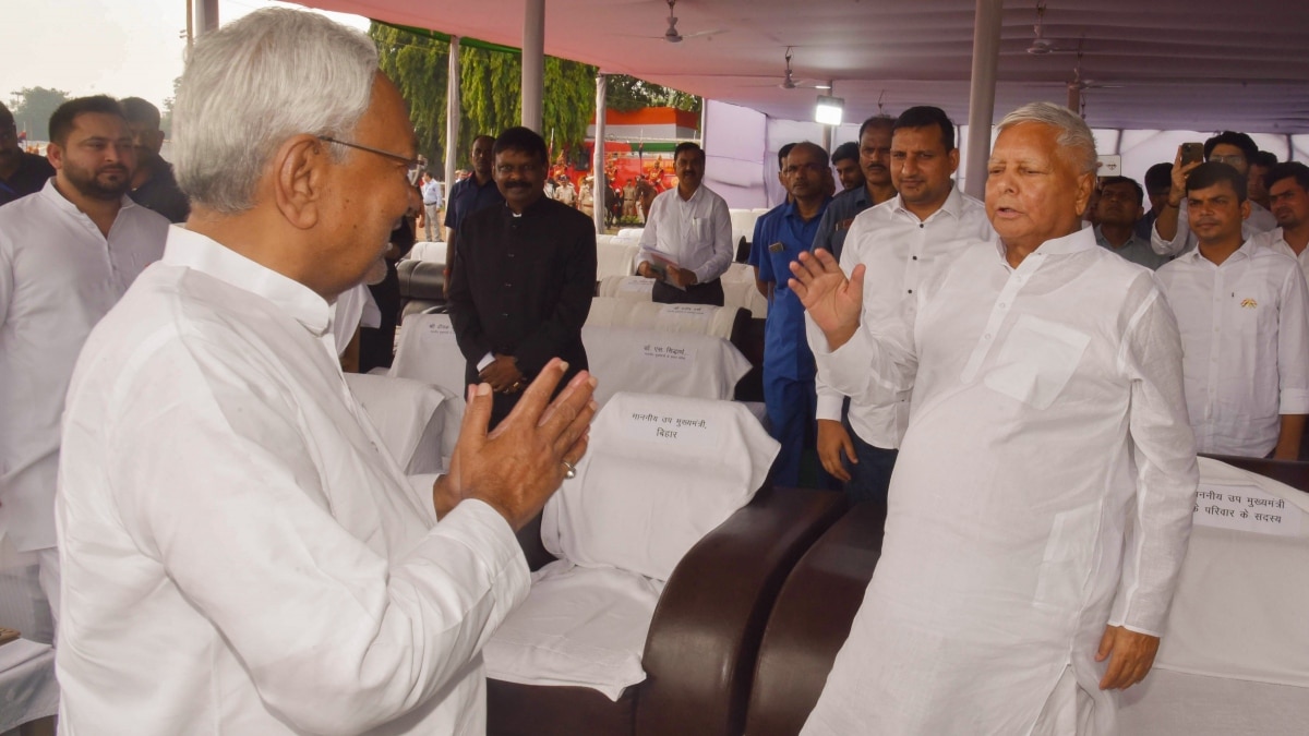 नीतीश कुमार और लालू यादव , कितने दूर कितने पास