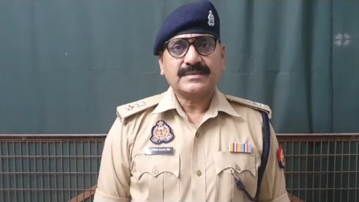 पुलिस अधीक्षक अखिलेश नारायण सिंह.