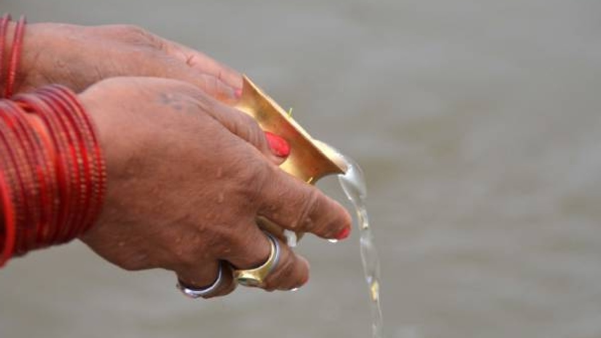Surya Arghya: सूर्य को अर्घ्य देने से लौट आते हैं अच्छे दिन, जानें इसकी विधि और नियम (Photo: Getty Images)