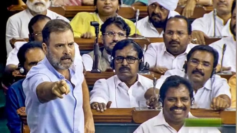 राहुल गांधी ने सदन में किए फ्लाइंग किस के इशारे, भाजपा की महिला सांसदों ने स्पीकर से की शिकायत राहुल गांधी ने सदन में किए फ्लाइंग किस के इशारे, भाजपा की महिला सांसदों ने स्पीकर से की शिकायत