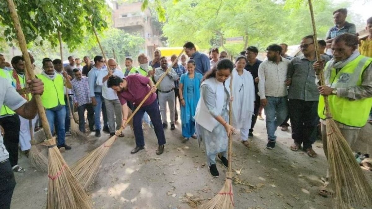 दिल्ली में मेगा सफाई अभियान की शुरुआत हुई है