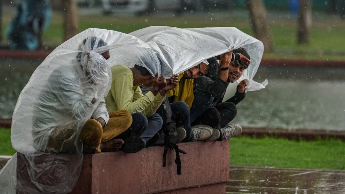 Delhi Weather: गर्मी से मिलेगी राहत! दिल्ली में आज से फिर शुरू होगा बारिश का दौर, जानें IMD अपडेट