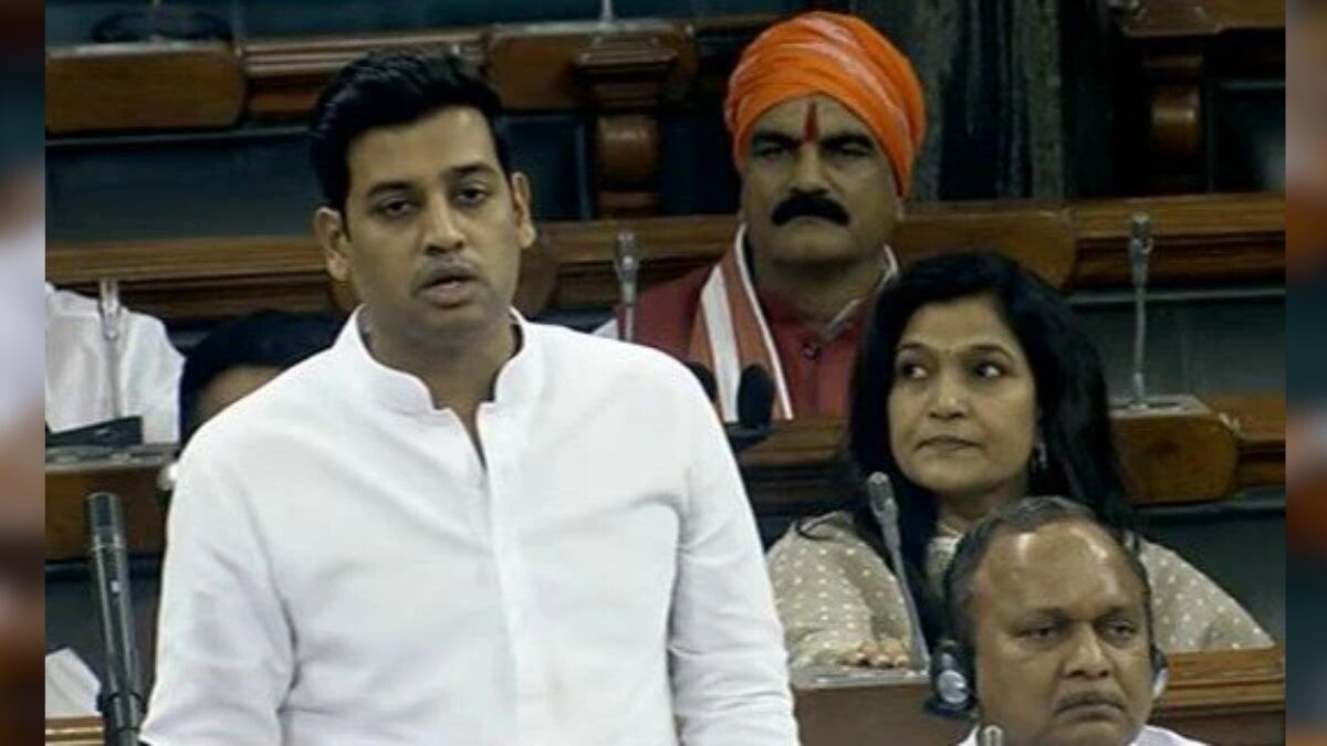 शिवसेना सांसद श्रीकांत शिंदे ने अविश्वास प्रस्ताव पर विपक्षी गठबंधन को घेरा 