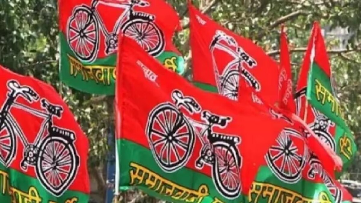 सपा ने तीन नेताओं को पार्टी से किया बाहर.