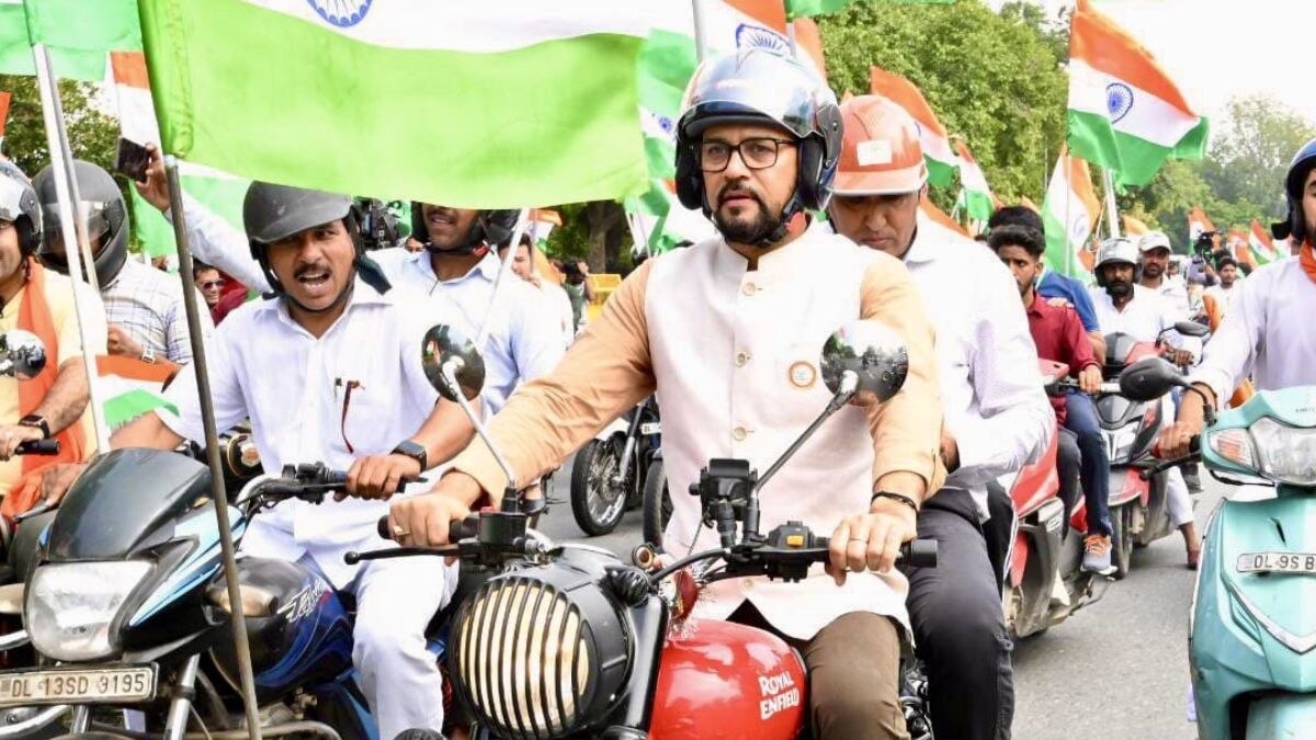 बाइक रैली में शामिल हुए अनुराग ठाकुर