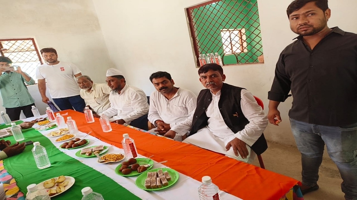 तिरंगे जैसे कपड़े पर परोसा गया नाश्ता, चार के खिलाफ केस दर्ज ( Photo Aajtak).