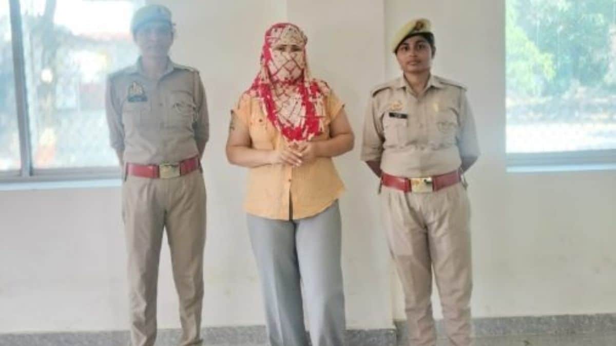 नेपाल बॉर्डर पर पकड़ी गई विदेशी महिला.