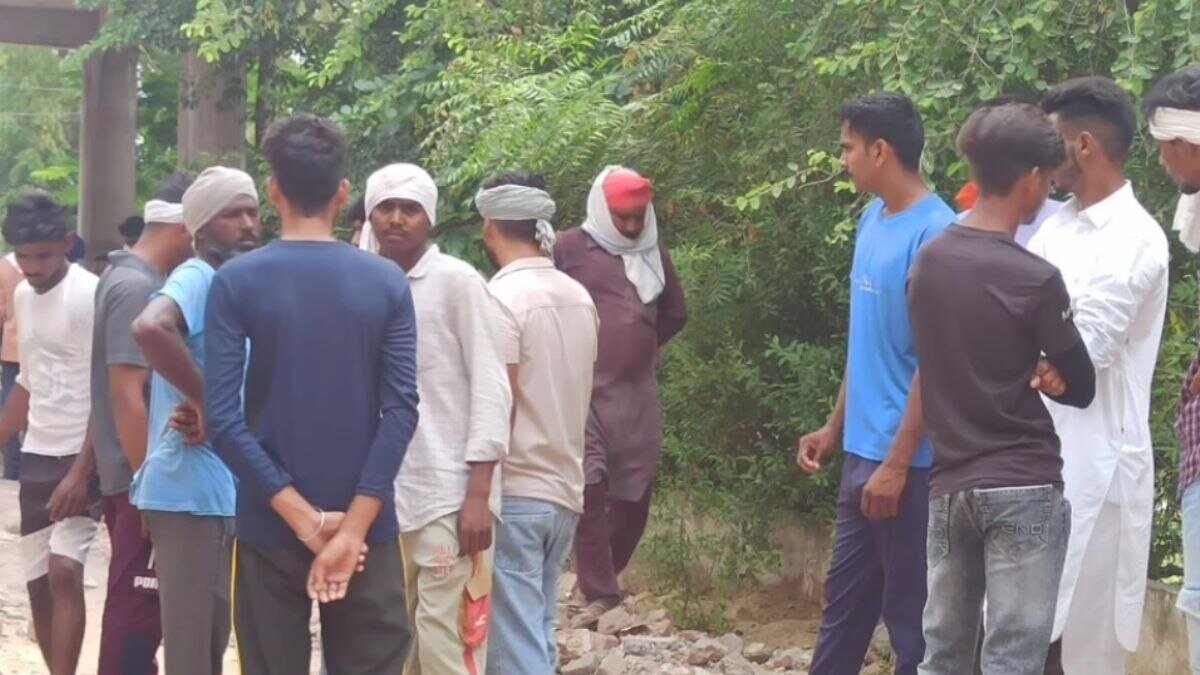 घटना के बाद जांच करने पहुंची पुलिस. 