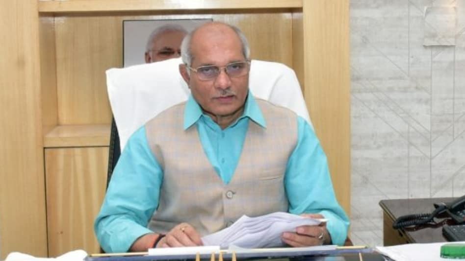 योगी सरकार किसानों के लिए काम करती है, सपा कसाइयों के लिए करती थी', धर्मपाल सिंह के बयान पर SP का पलटवार - up cabinet minister dharmpal singh sunil sajan on samajwadi