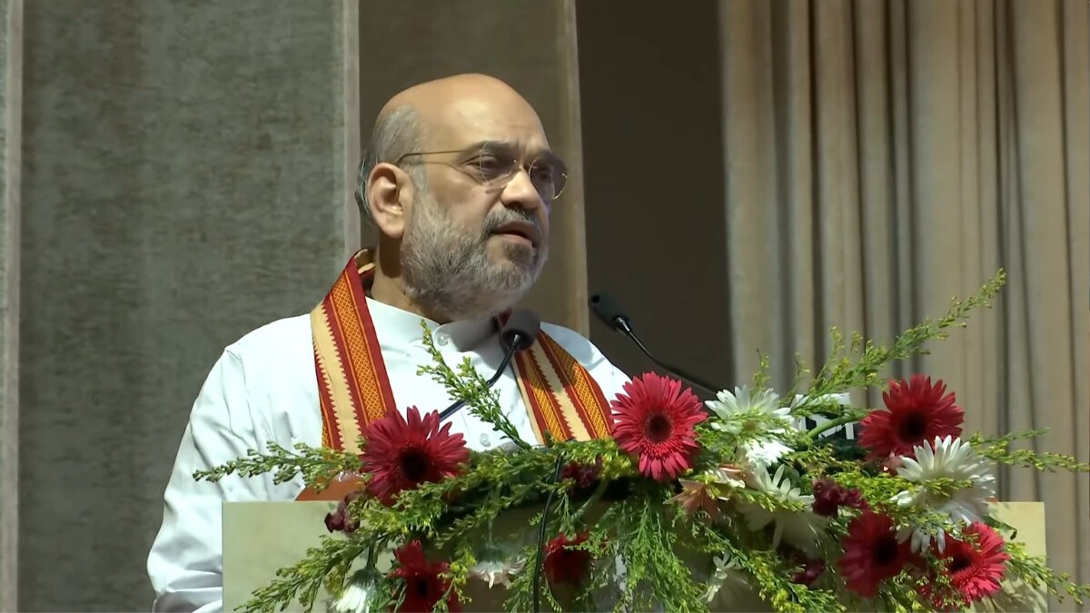 जनसभा को संबोधित करते हुए गृह मंत्री अमित शाह