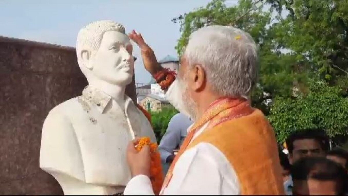 मूर्ति पर गंदगी देखकर भड़क गए अश्विनी चौबे