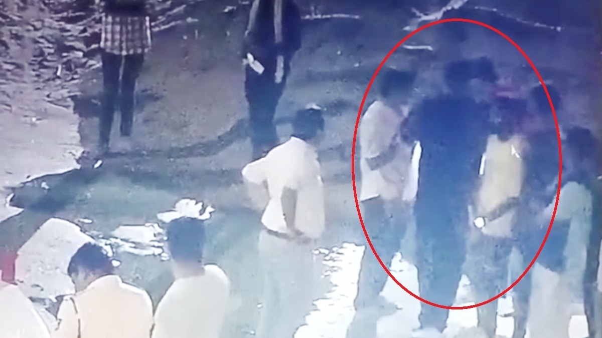 थप्पड़ मारने का वीडियो सोशल मीडिया पर वायरल.