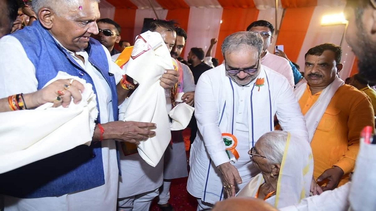 कानपुर में 11 हजार बुजुर्गों का हुआ सम्मान (Photo Aajtak).