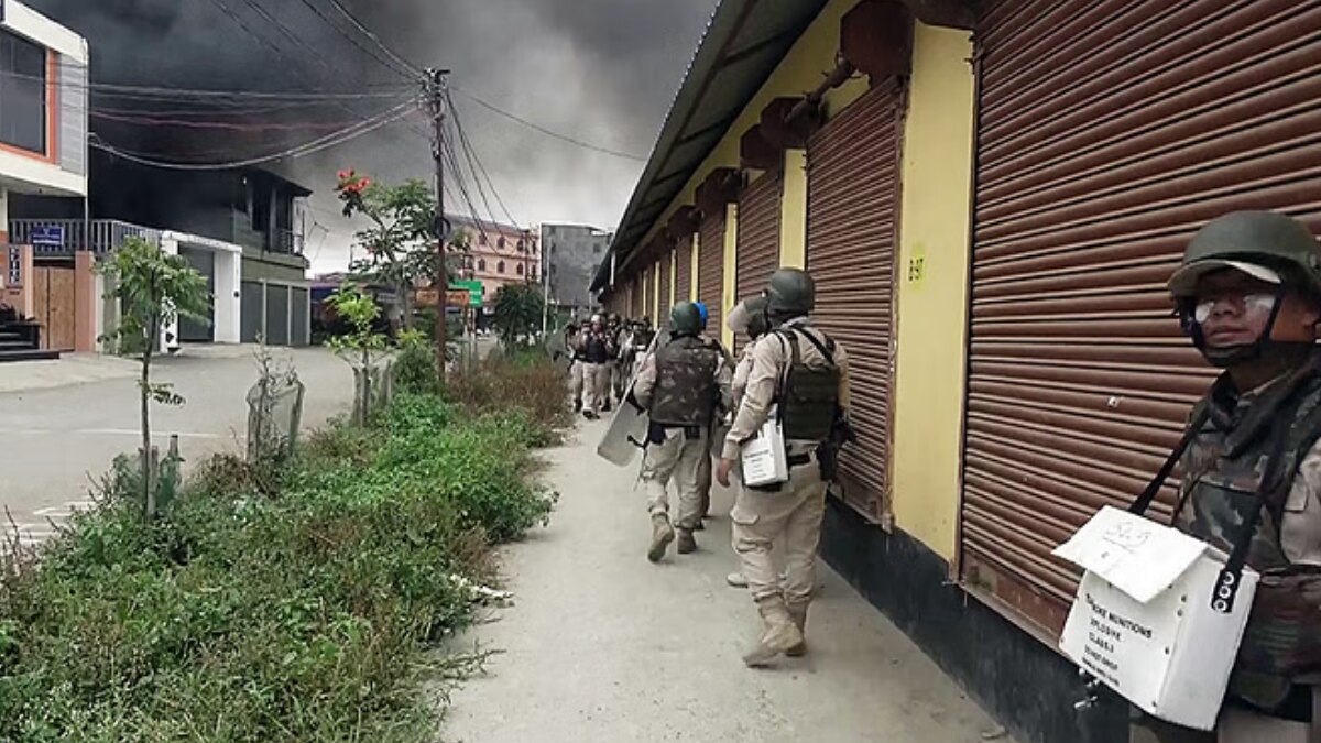 मणिपुर में गुरुवार को प्रदर्शनकारी उग्र हो गए थे (फाइल फोटो)