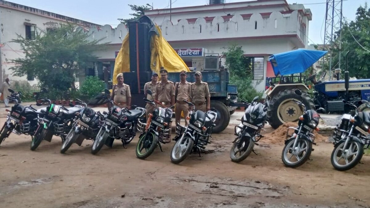 देवरिया पुलिस ने बाइक और डीजे को किया सीज 
