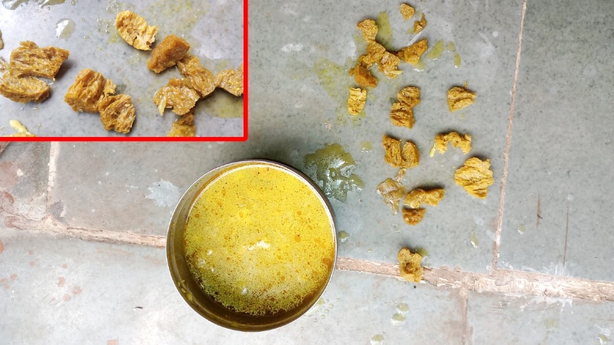 पोषण आहार में निकली इल्लियां.  