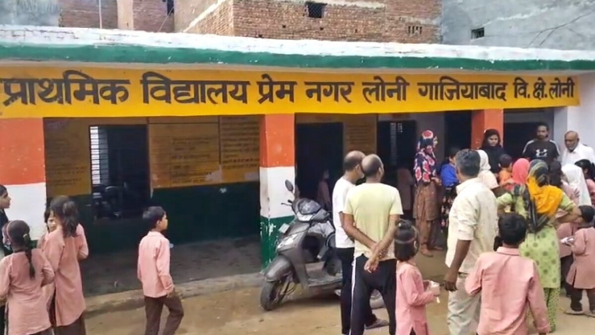 प्राइमरी स्कूल के बच्चे हुए बीमार 