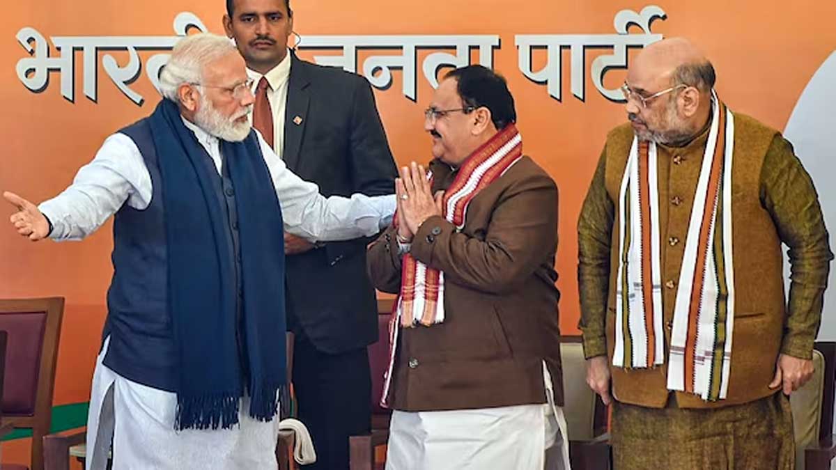 आत्मविश्वास तो इंडिया शाइनिंग वाला ही है, लेकिन बीजेपी का ज्यादा जोर बूथ जीतने पर है