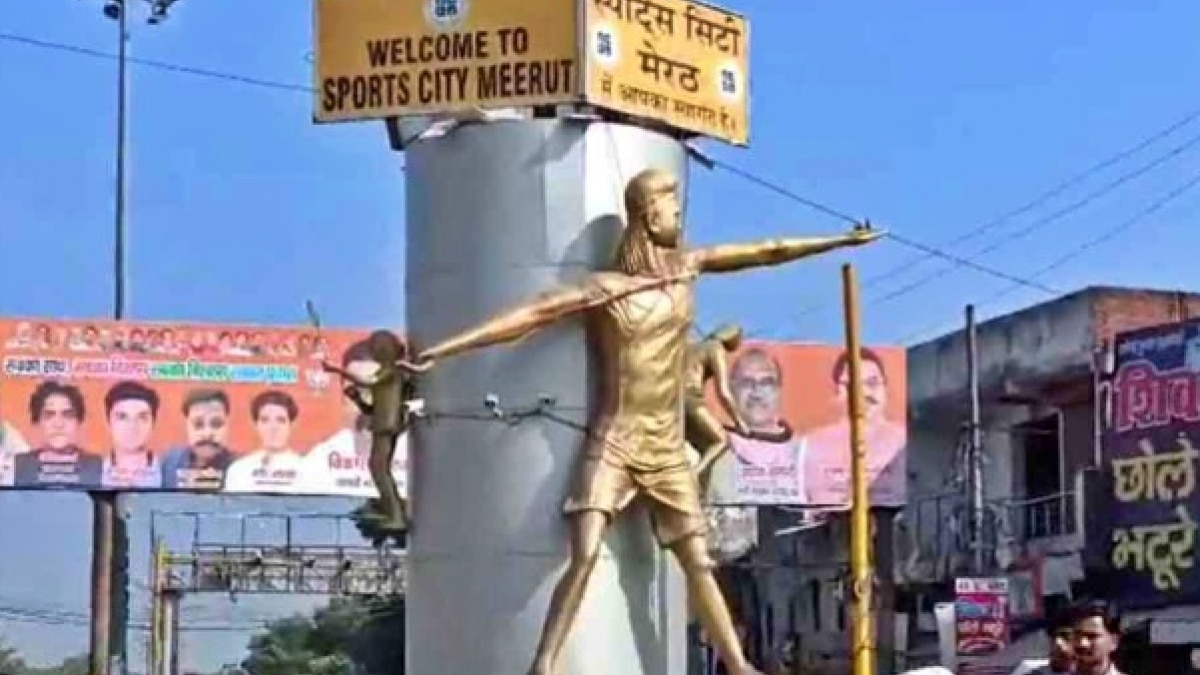 सोशल मीडिया पर फैली नीरज चोपड़ा के स्टैच्यू का भाला चोरी होने की खबर