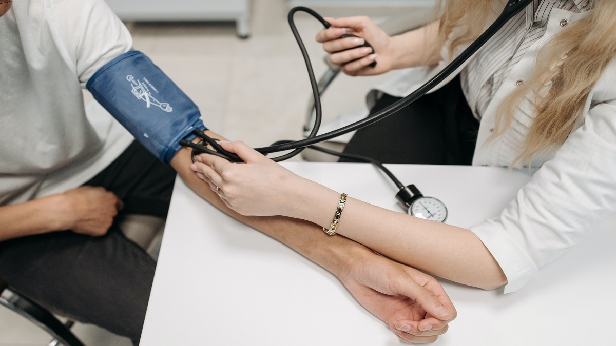 हाई ब्लड प्रेशर कई बीमारियों का कारण बनता है (Photo- Pexels)