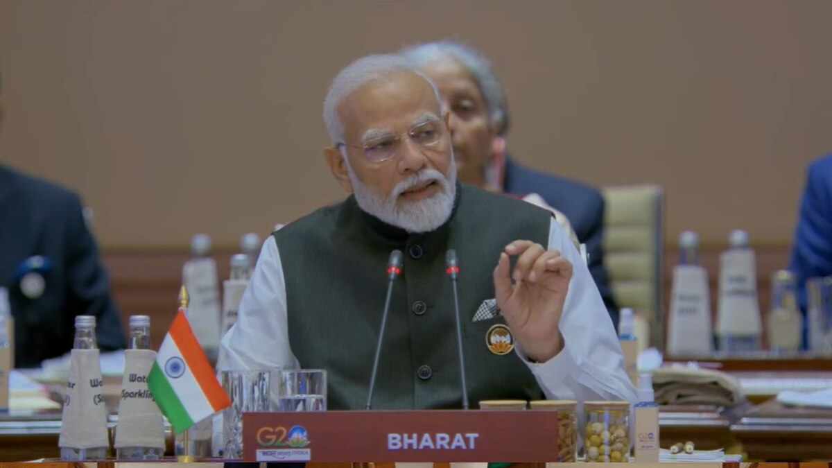 पीएम मोदी जी 20 सम्मेलन को संबोधित करते हुए