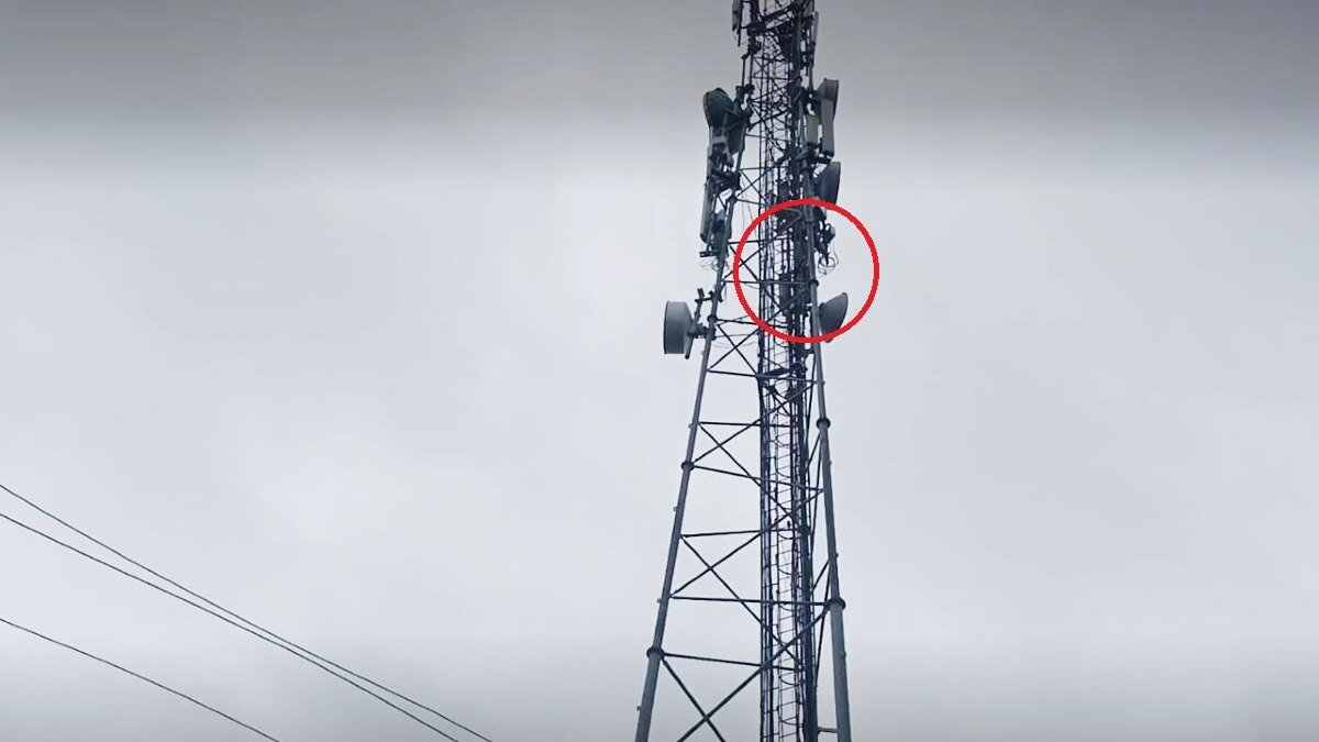 6 घंटे तक टॉवर पर चढ़ा रहा पिता.