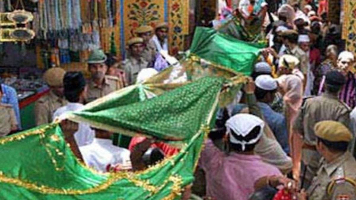 दरगाह पर चादर की जगह फूल चढ़ाने की अपील. (Representational image)