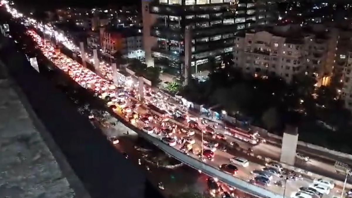 पांच घंटे तक जाम रहा पूरा बेंगलुरु शहर. (Photo: Video Grab)
