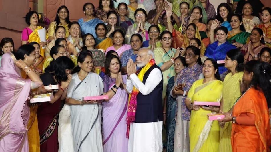राज्यसभा में विधेयक पारित होने के बाद महिला सांसदों ने प्रधानमंत्री नरेंद्र मोदी का आभार जताया था