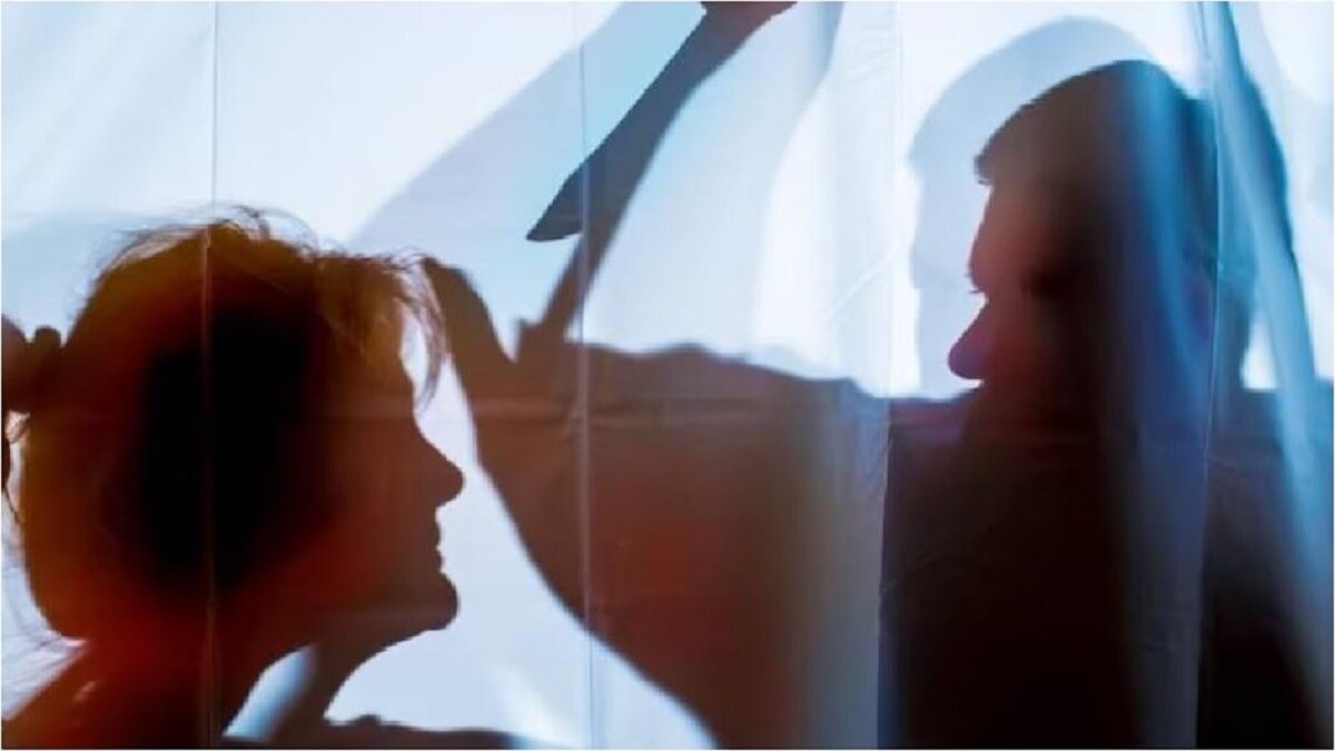 गले में चुन्नी का फंदा, सिर पर चोट के निशान, बेड के अंदर लाश... चार बच्चों की मां को मारकर फरार हुआ पति