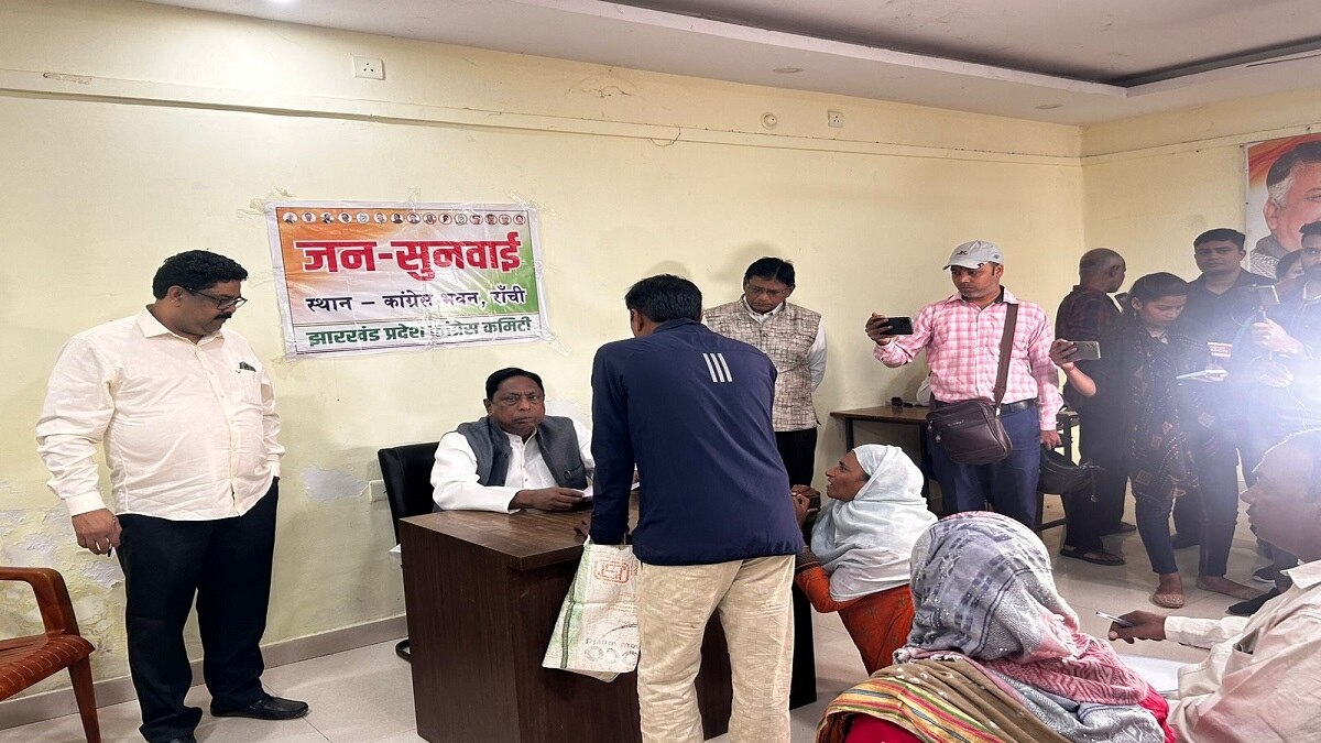 मंत्री के जनता दरबार में पहुंचा दस्तावेजों में मरा हुआ शख्स