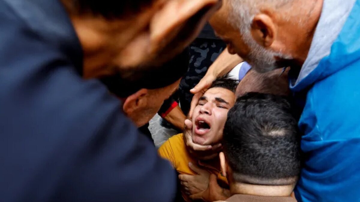 गाजा में लाशों की कतारें, शव ढकने के लिए पड़ी बॉडी बैग्स की किल्लत! बिजली-पानी की भी कमी