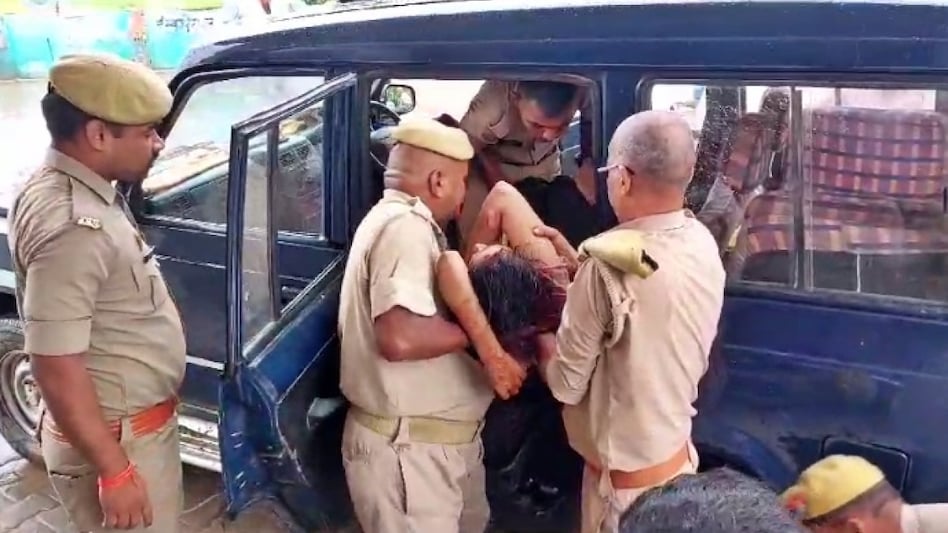 यूपी के देवरिया में खूनी संघर्ष, 1 की हत्या का बदला दूसरे परिवार के 5 लोगों को काटकर लिया, इलाके में तनाव - Deoria Bloody clash over land dispute many dead and