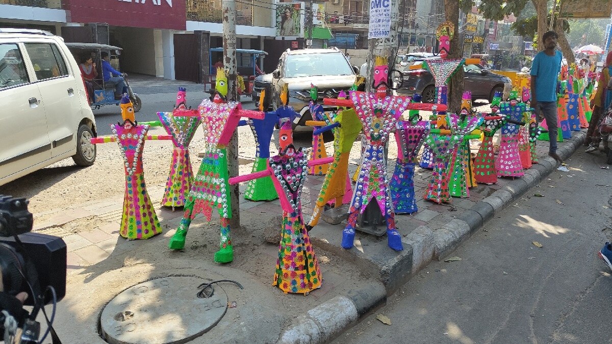 'सनातन विवाद' के चलते दिल्ली में बढ़ी रावण के पुतलों की बिक्री