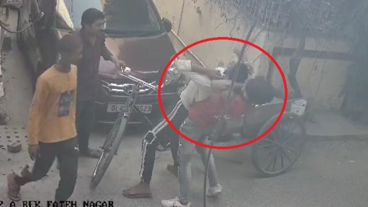 दिल्ली में लुटेरों ने कबाड़े वाले का गला घोंटा, फिर 3200 रुपये लूटकर हुए फरार