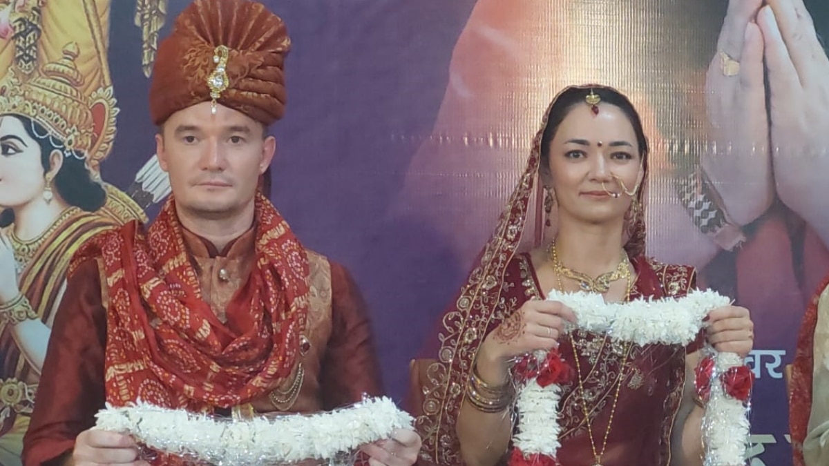 रूसी जोड़ों ने हरिद्वार आकर रचाई शादी 
