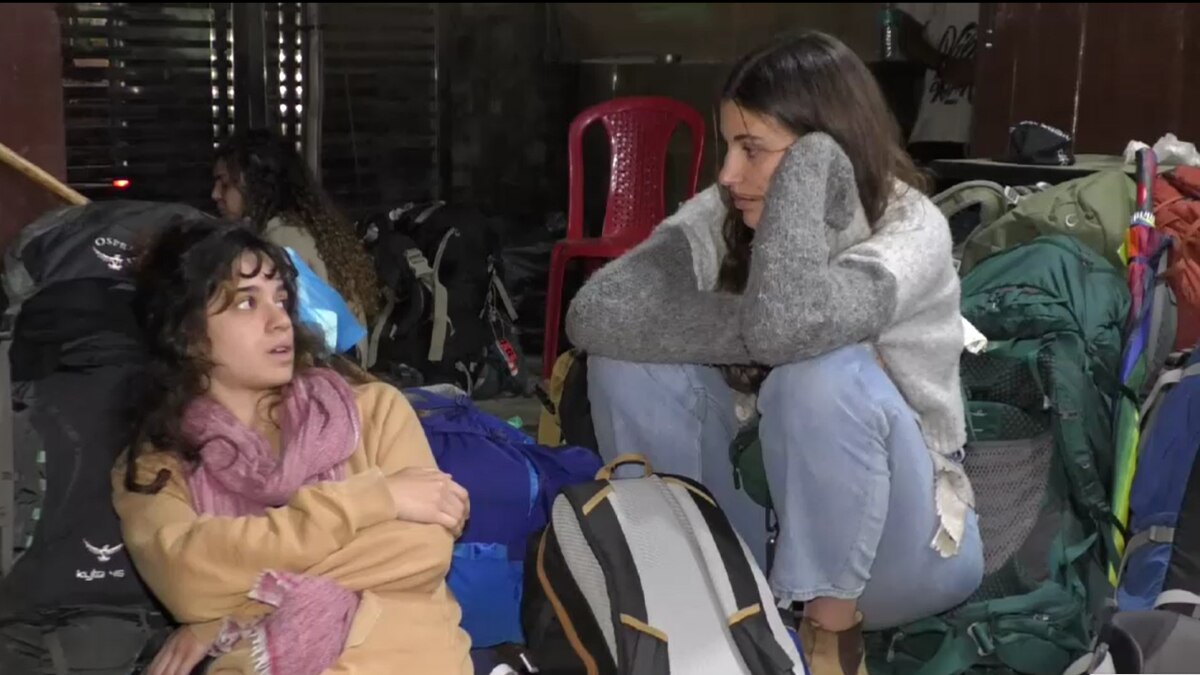 हिमाचल प्रदेश के कुल्लू में मौजूद इजरायली सैलानी