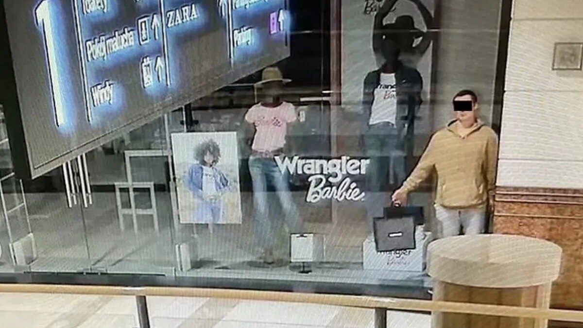 दुकान का शटर बंद होने के बाद 'पुतले' ने किया ऐसा कांड, हैरत में आ गयी पुलिस