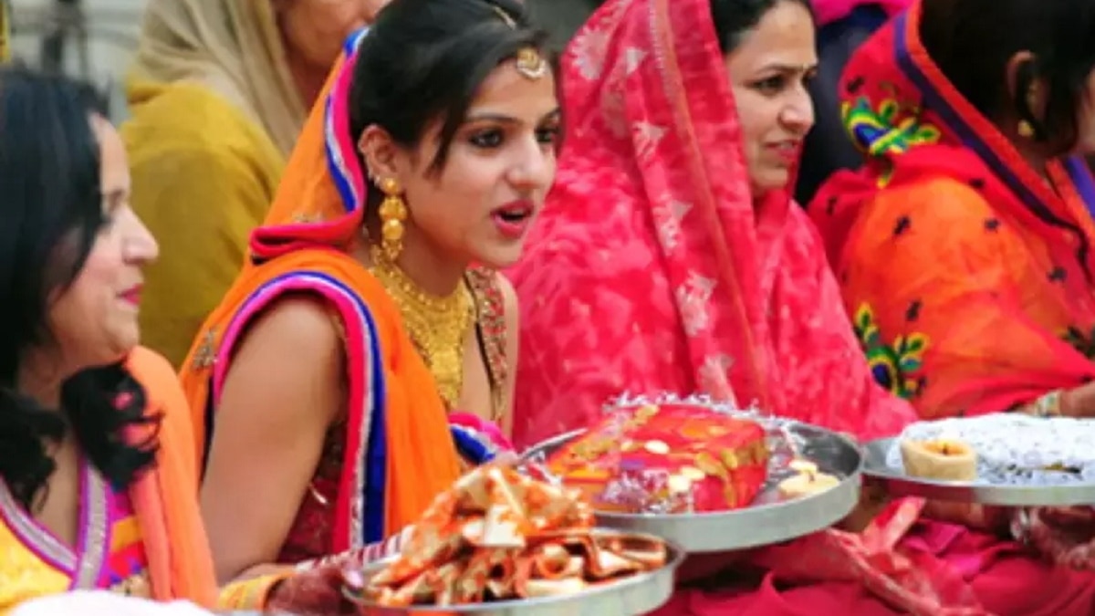 Karwa Chauth 2023: बिछिया, मंगलसूत्र, झुमका, करवा चौथ पर इन चीजों के बगैर अधूरा है सोलह श्रृंगार (Photo: Getty Images)